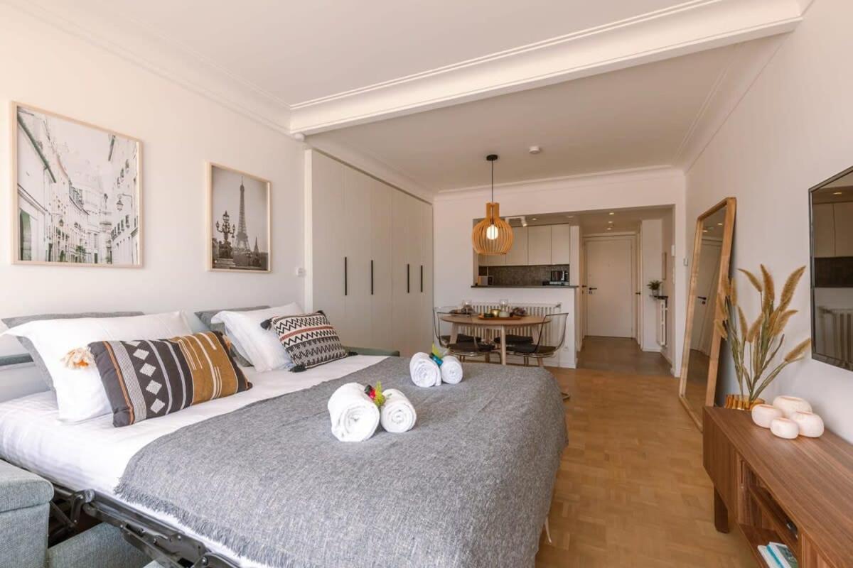 Stunning Studio With Sea-View And Terrace Apartment Knokke-Heist Bagian luar foto
